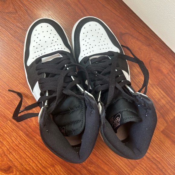 Nike Air Jordans Black and White High-Top Sneakers in crackle leather - Picture 7 of 15